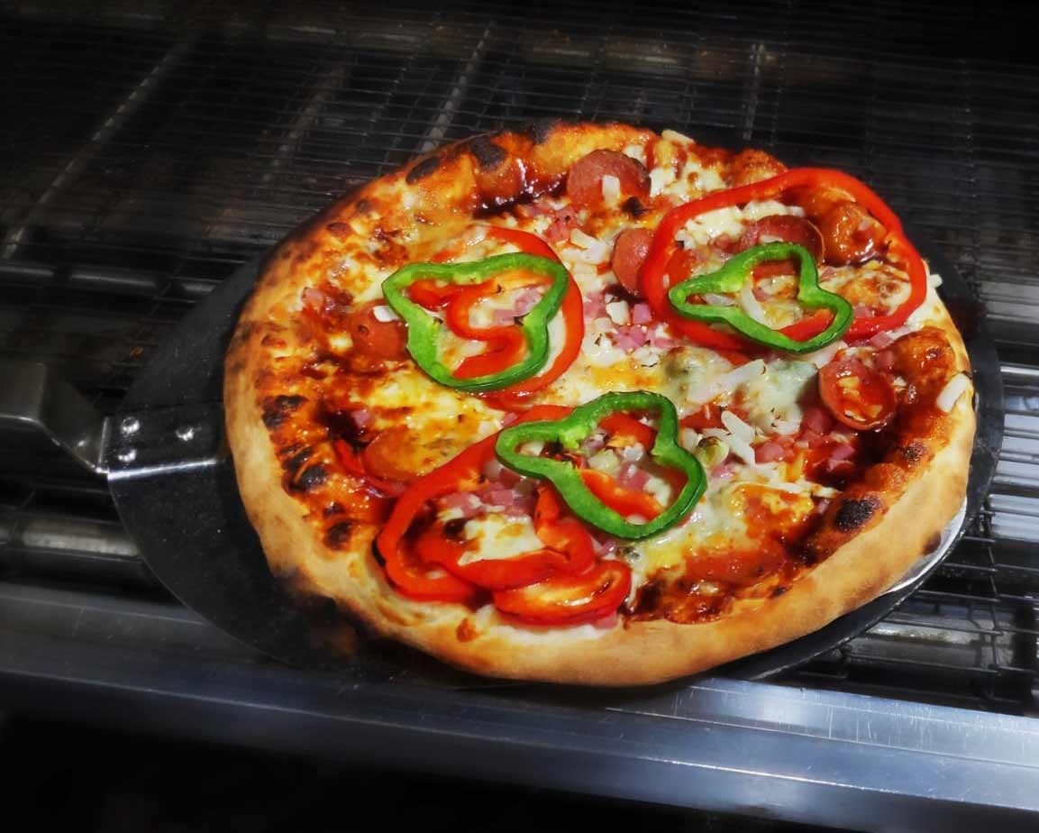 Pizza Artesanal con Pimiento y Pepperoni